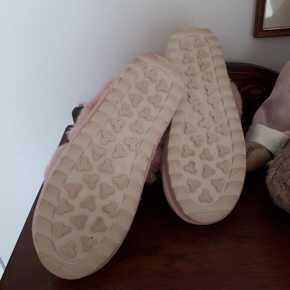 Pink Suedelike Slippers by La Vie En Rose - Size 6 1/2 - 7 - Picture 6 of 6